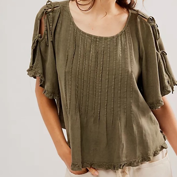 ✨NEW!✨Free People Lilia Pintuck Top - Picture 1 of 7